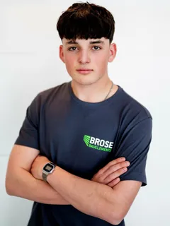 Porträt von Jonas Brose, Montage