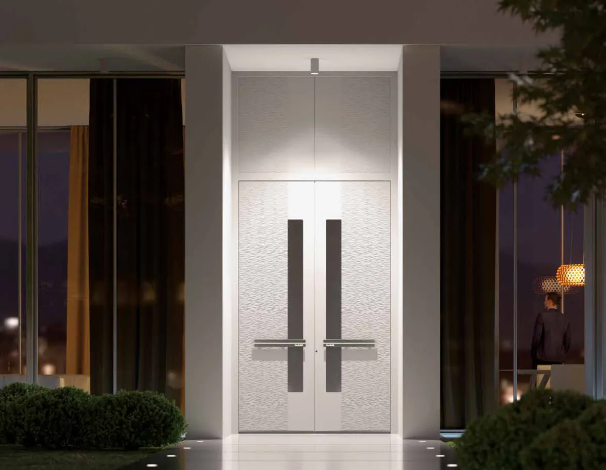 Pirnar Premium Doppel-Haustür an Luxusvilla bei Nacht in Ebhausen