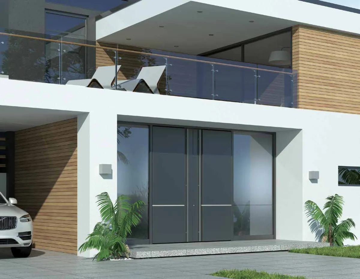 Pirnar Ultimum Doppeltür an weißer Villa mit Palmen in Haiterbach