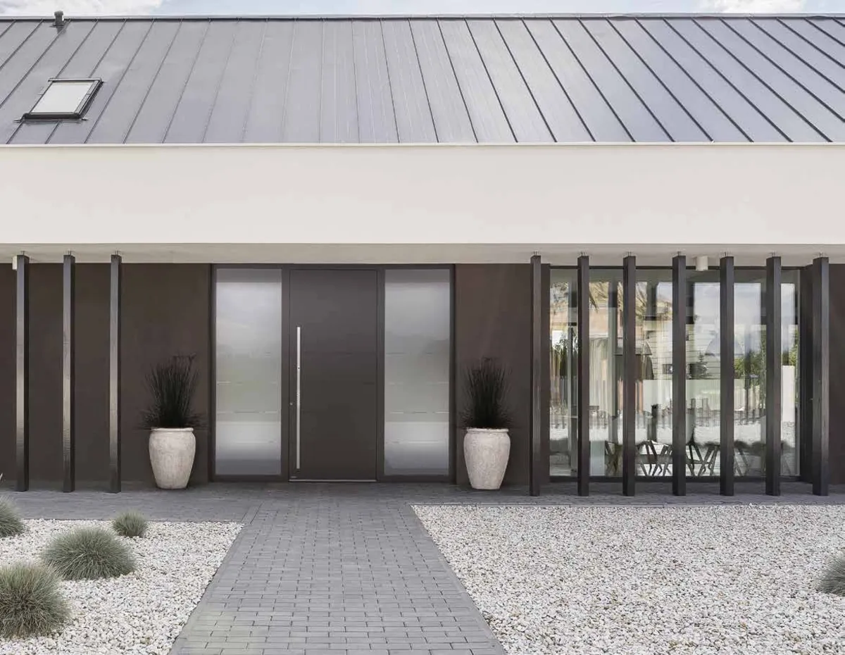 Pirnar Premium Haustür mit Metalllamellen in Renningen