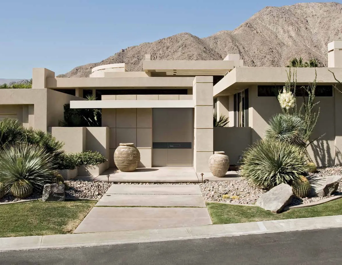 Pirnar Ultimum Haustür im modernen Wüstenstil in Unterreichenbach