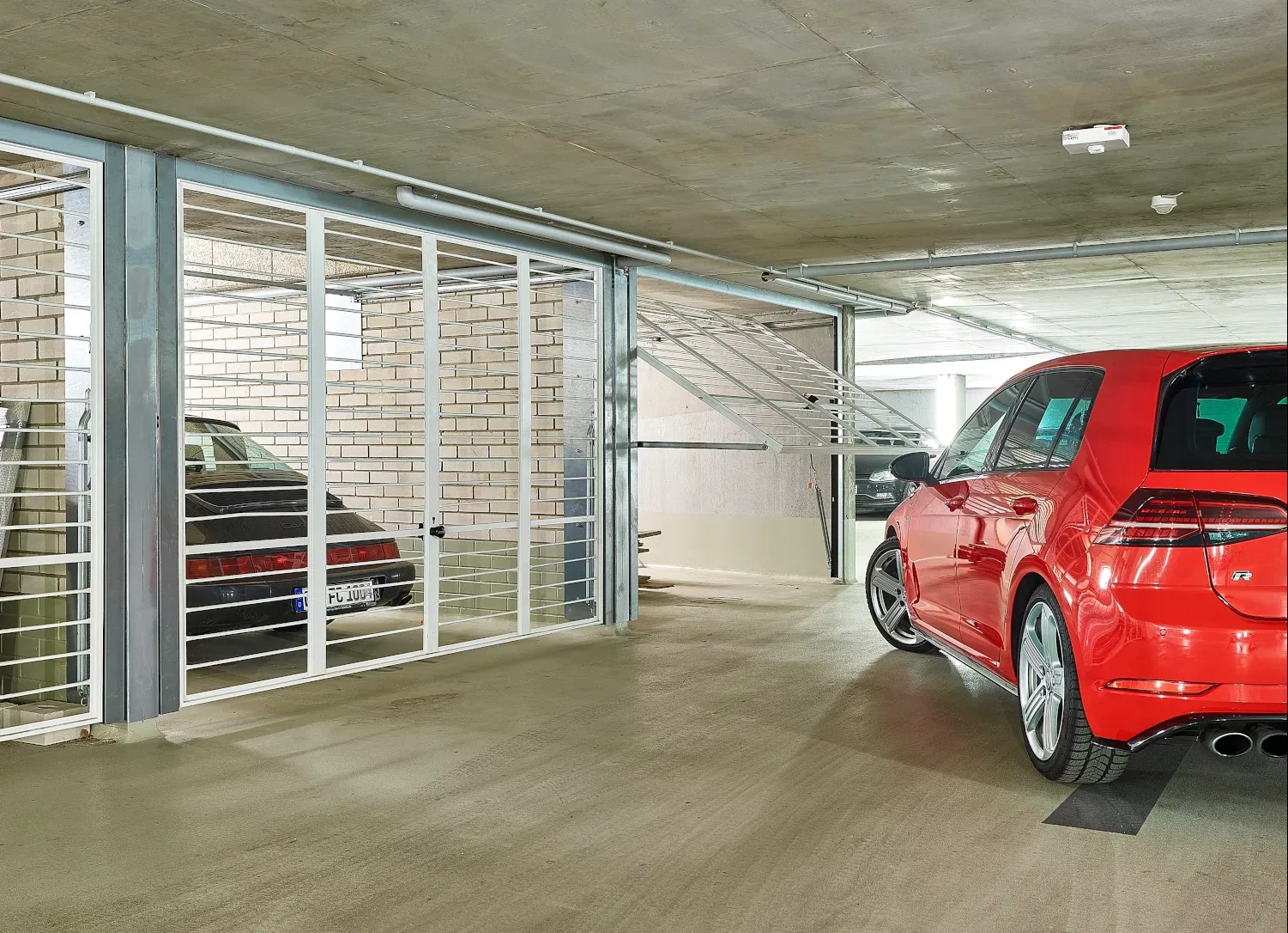 Schwingtor als Sammelgaragentor von Hörmann