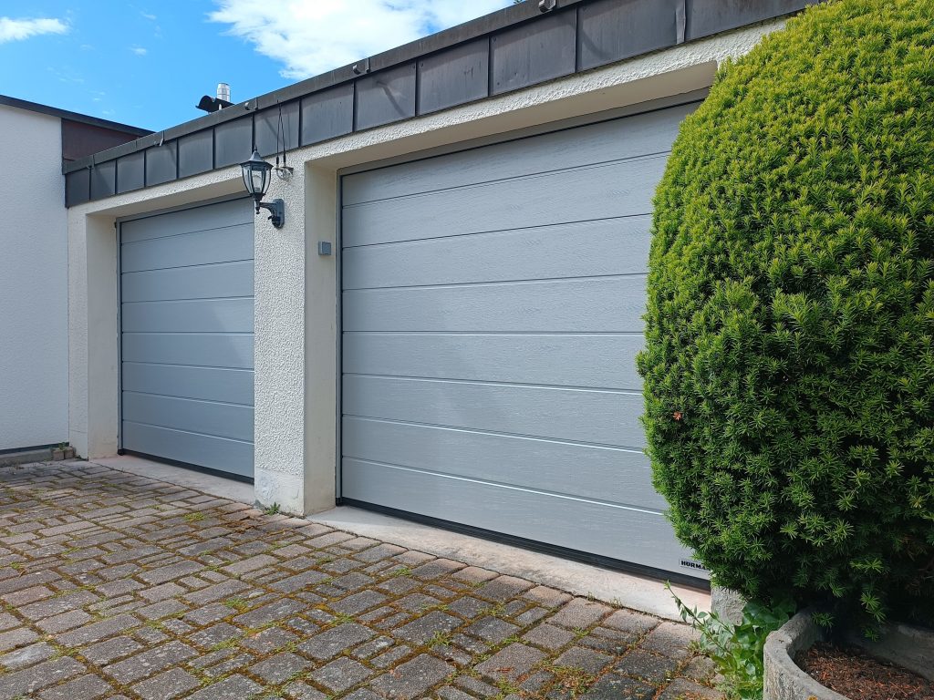 Montage von zwei Hörmann Renomatic Garagen-Sektionaltoren in Herrenberg